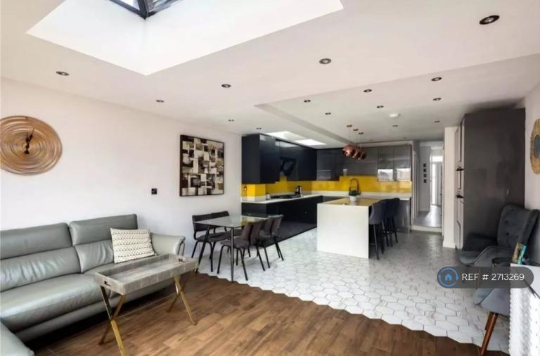 6 bedroom house in Neville Road, London, E7 (6 bed) (#2713269)