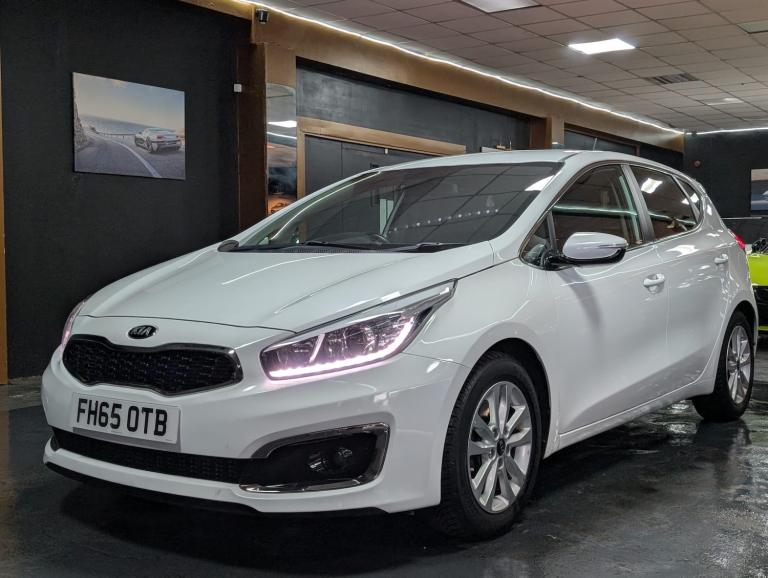 2015 Kia Ceed 1.6 CRDi 2 Hatchback 5dr Diesel DCT Euro 6 (s/s) (134 bhp) HATCHBACK Diesel Automatic