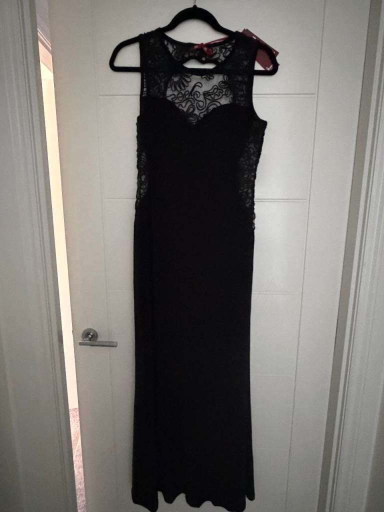 Elegant Ladies long black formal lace dress - size 12/14 