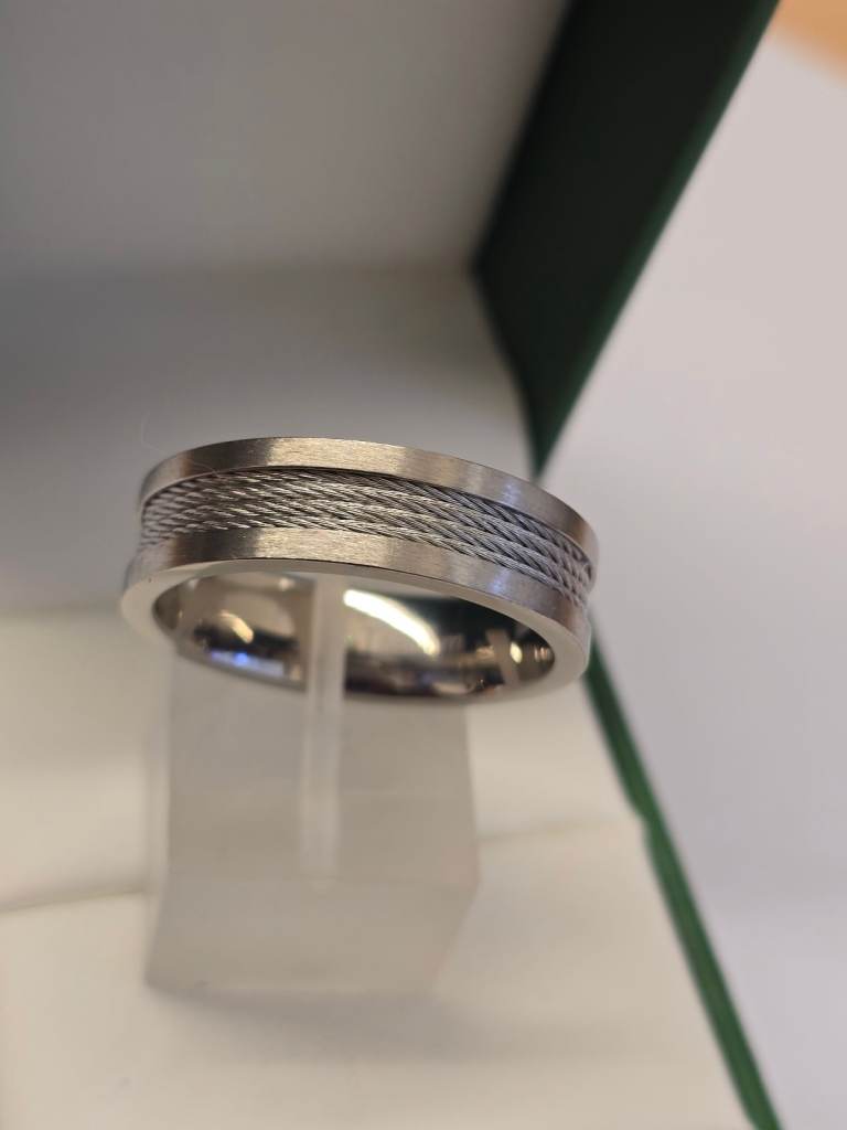 TITANIUM 7MM CABLE RING
