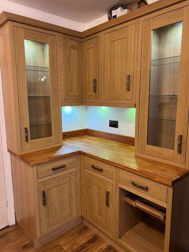 FULL KITCHEN WITH APPLIANCES