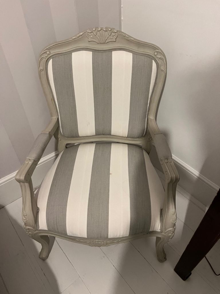  Classic armchair in striped colour white and grey