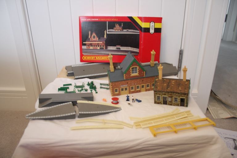 Hornby train set collection of buildings