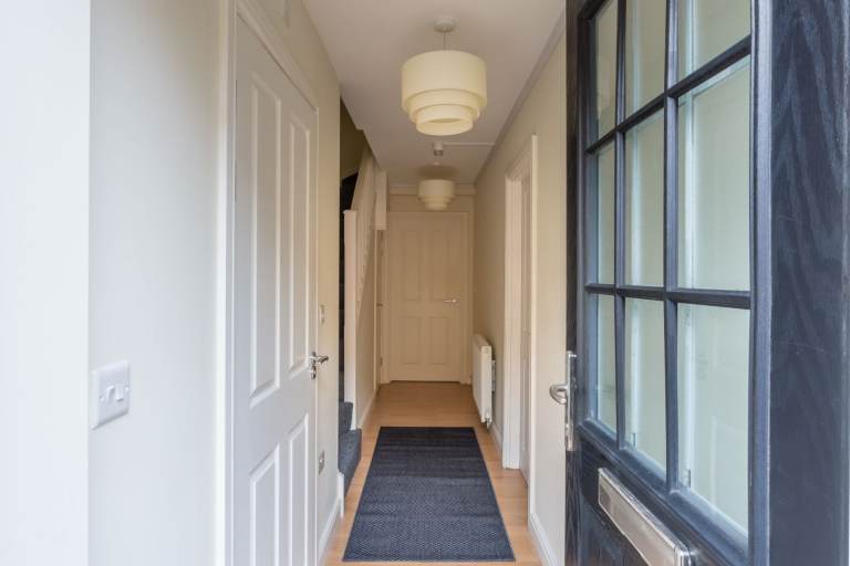 Large Ensuite Room in Friendly Professional House Share 