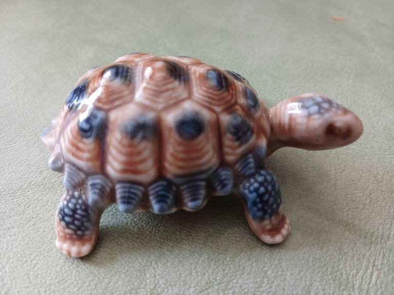 Wade Whimsey solid cermaic vintage Turtle approximately 3 inches