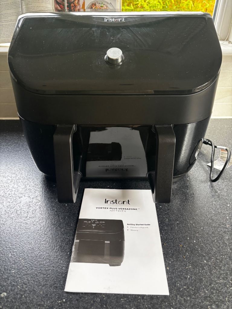 AIRFRYER - Instant vortex plus versazone Air Fryer. As new.