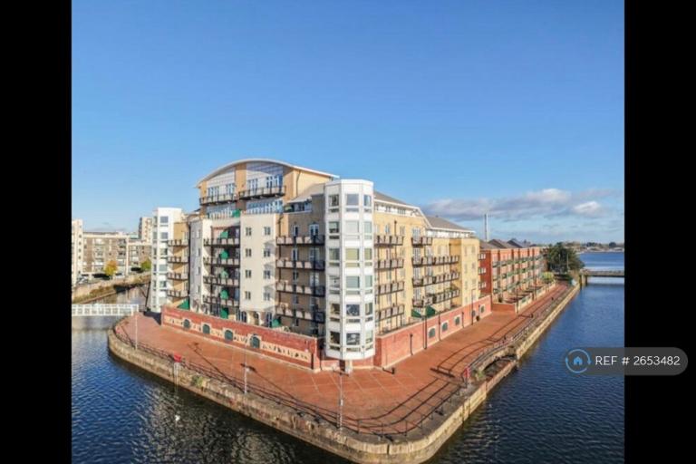 2 bedroom flat in Cardiff Bay, Cardiff, CF10 (2 bed) (#2653482)