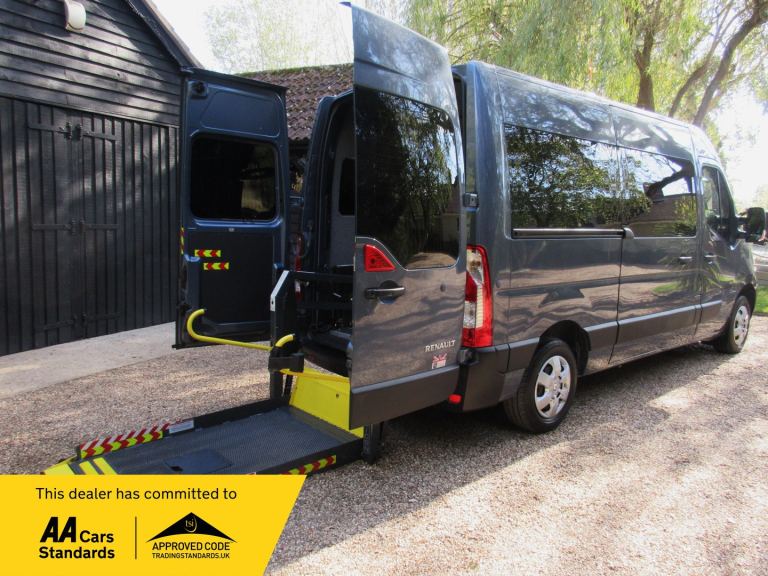 2018 Renault Master 2.3 DCi MM33 BUSINESS+ WHEELCHAIR ACCESS VEHICLE WAV 3 SEATER-ONLY 7K MILES M...