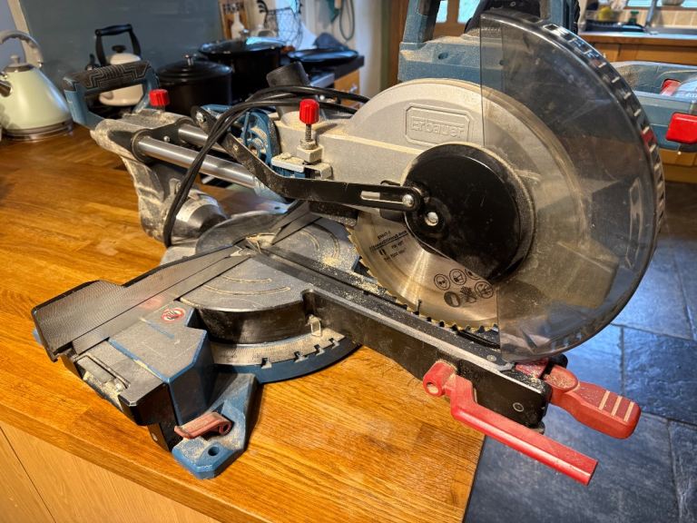 Double Bevel Sliding Mitre Saw