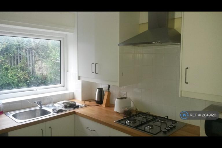 2 bedroom flat in Welton Grove, Leeds, LS6 (2 bed) (#2049120)