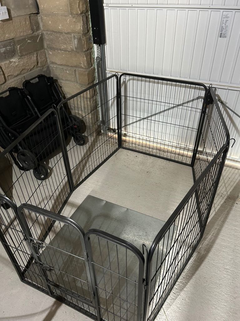 Interchangeable dog pen