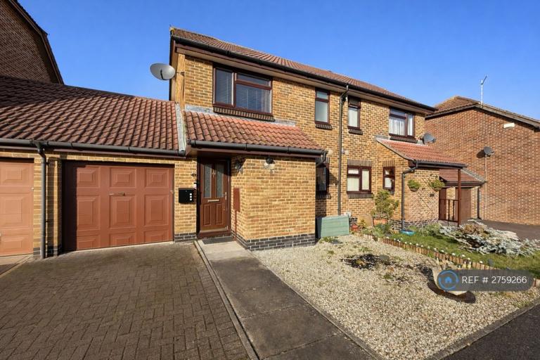 4 bedroom house in Peal Close, Hoo, Rochester, ME3 (4 bed) (#2759266)