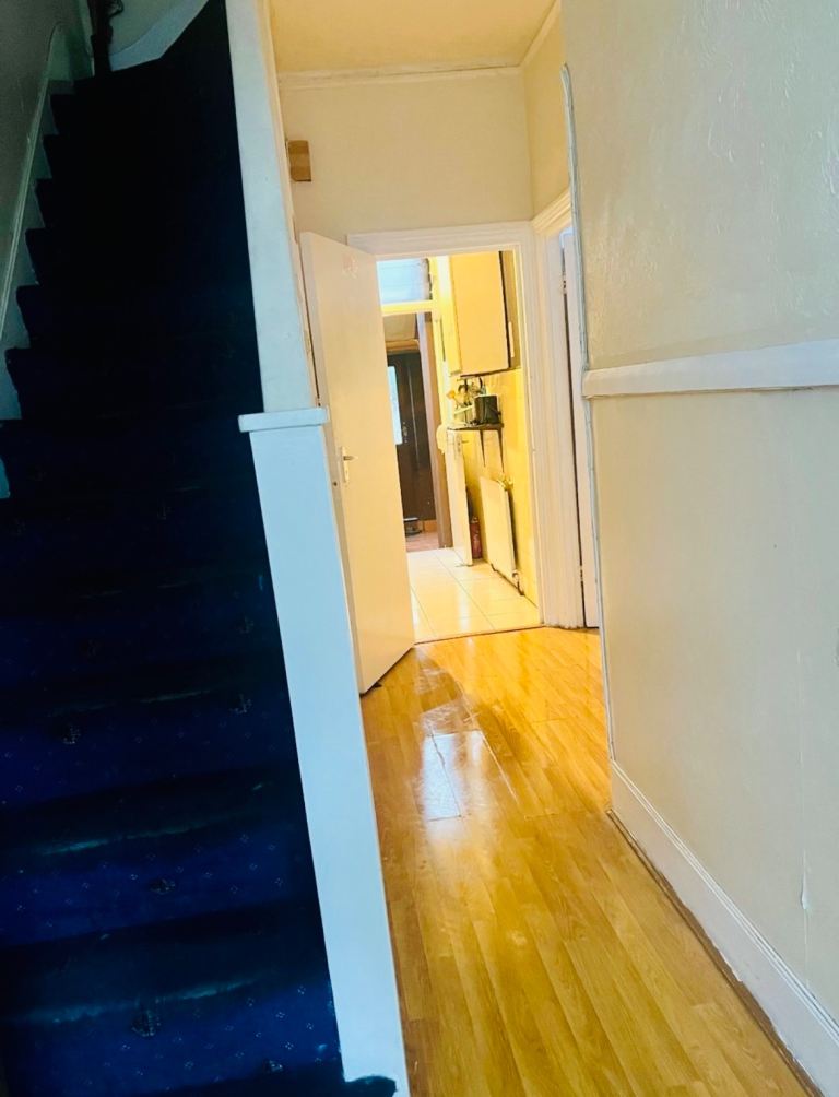 A big double room for rent / friendly housemate needed 