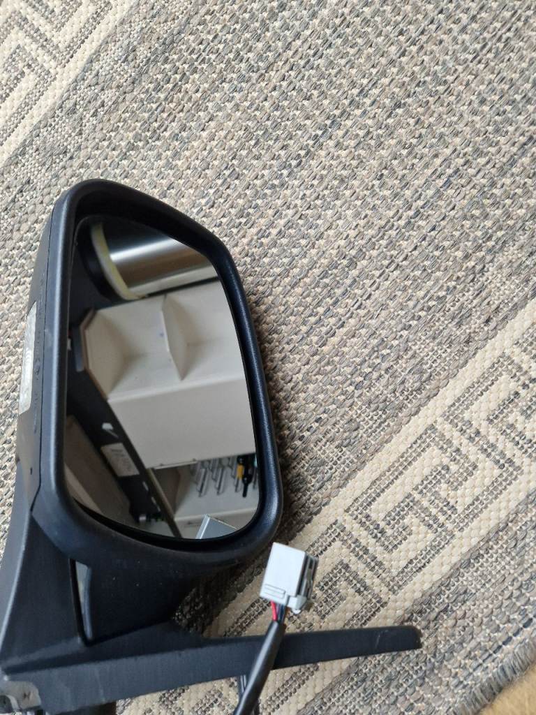 FOR SALE MK3 MONDEO ST MIRROR nearside Power folding with puddle light in