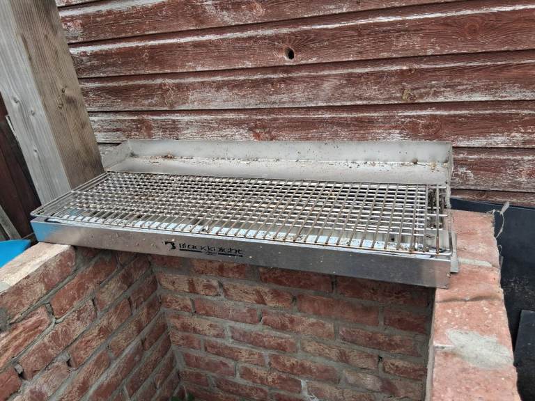 Custom bbq and with or without bricks.
