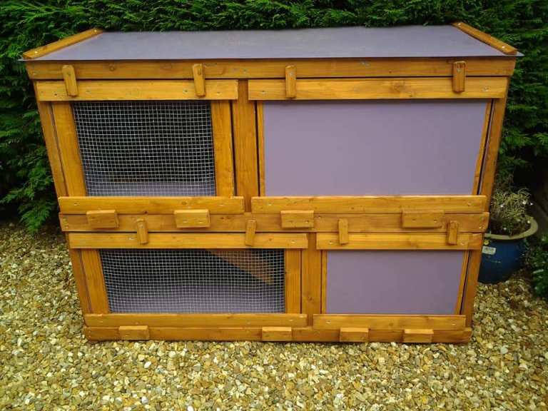 X3RABBIT HUTCH ROBUST   NON ROTT BASE  12120 WIDE £45  WALK IN MESH S 6X3FT £30 EACH  SHOWROOM     