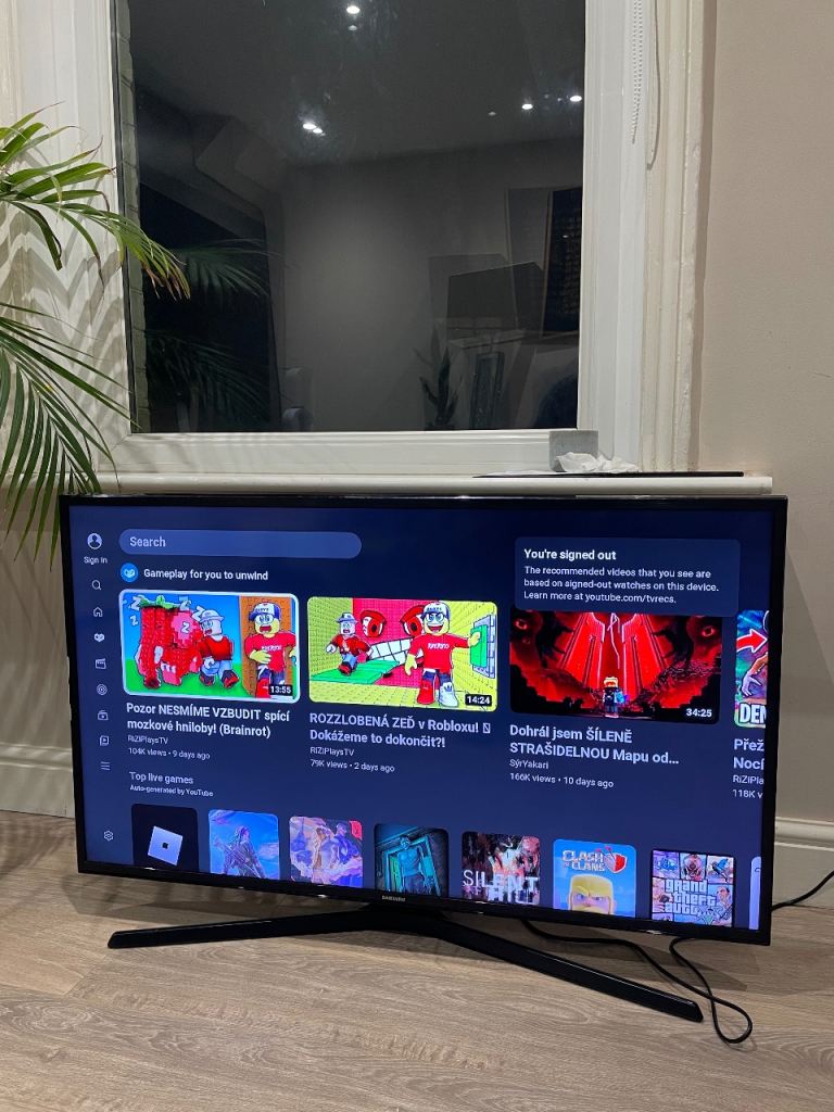 Samsung 40 inch Smart 4K Ultra HD TV