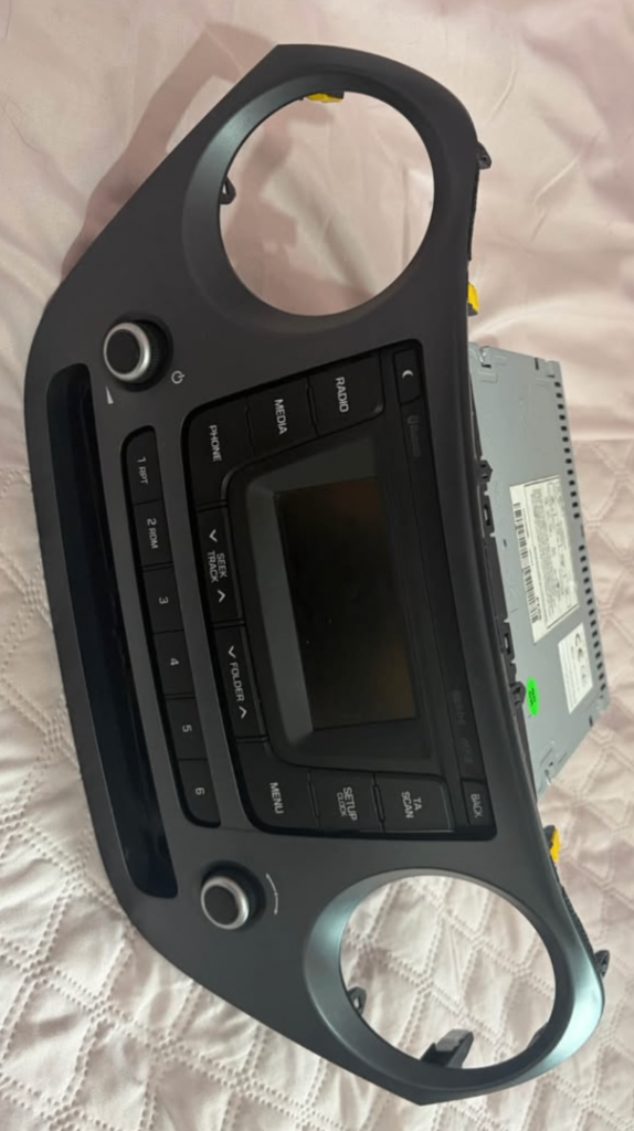 Hyundai i10 2013-2019 Genuine Factory Radio + Radio Surround Trim