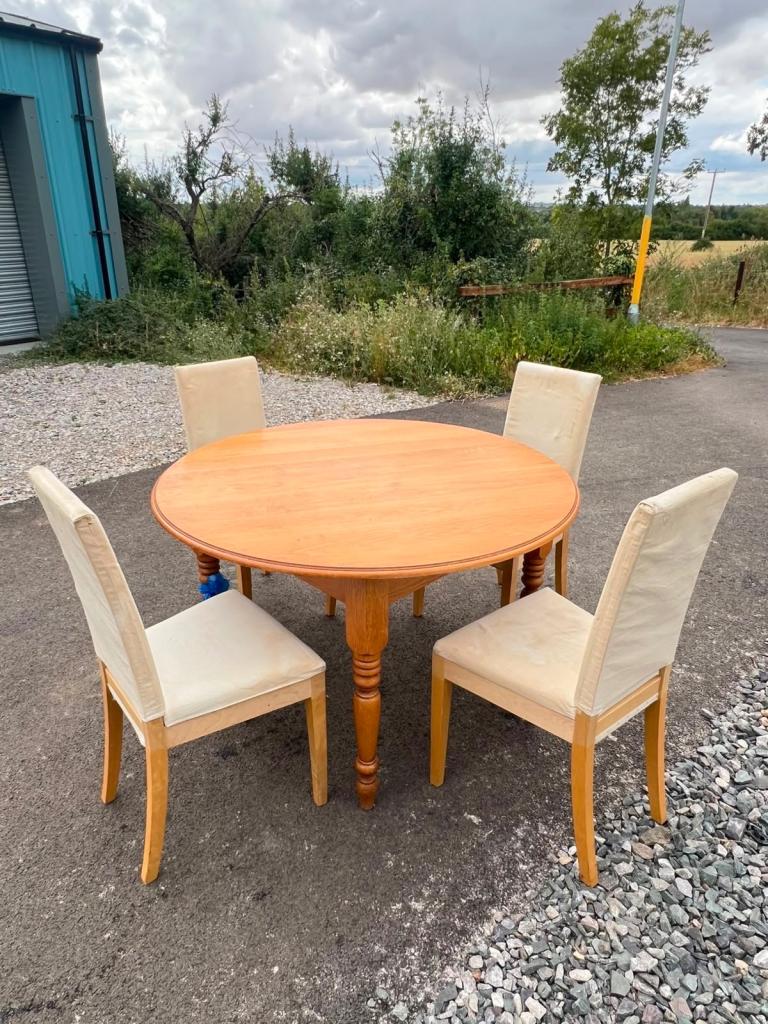 Dining table with 4x chairs