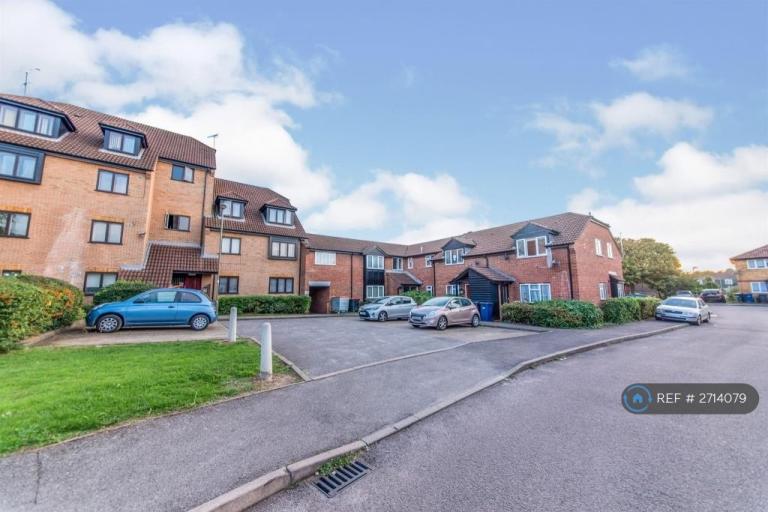 3 bedroom flat in Springwood Crescent, Edgware, HA8 (3 bed) (#2714079)