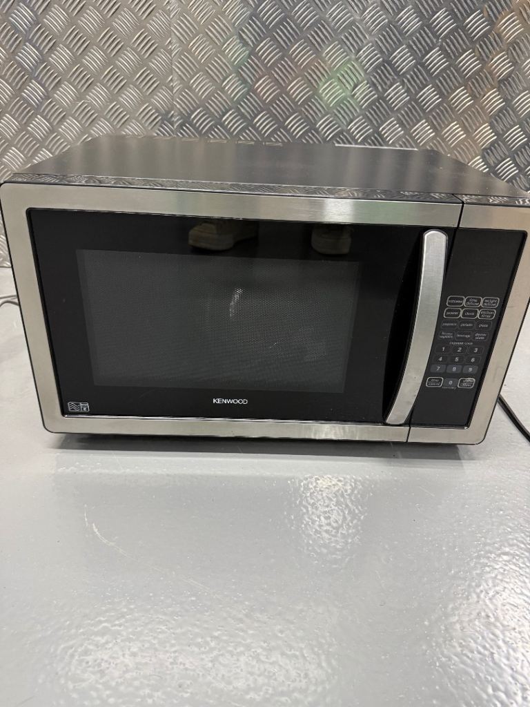 Kenwood microwave - nearly new