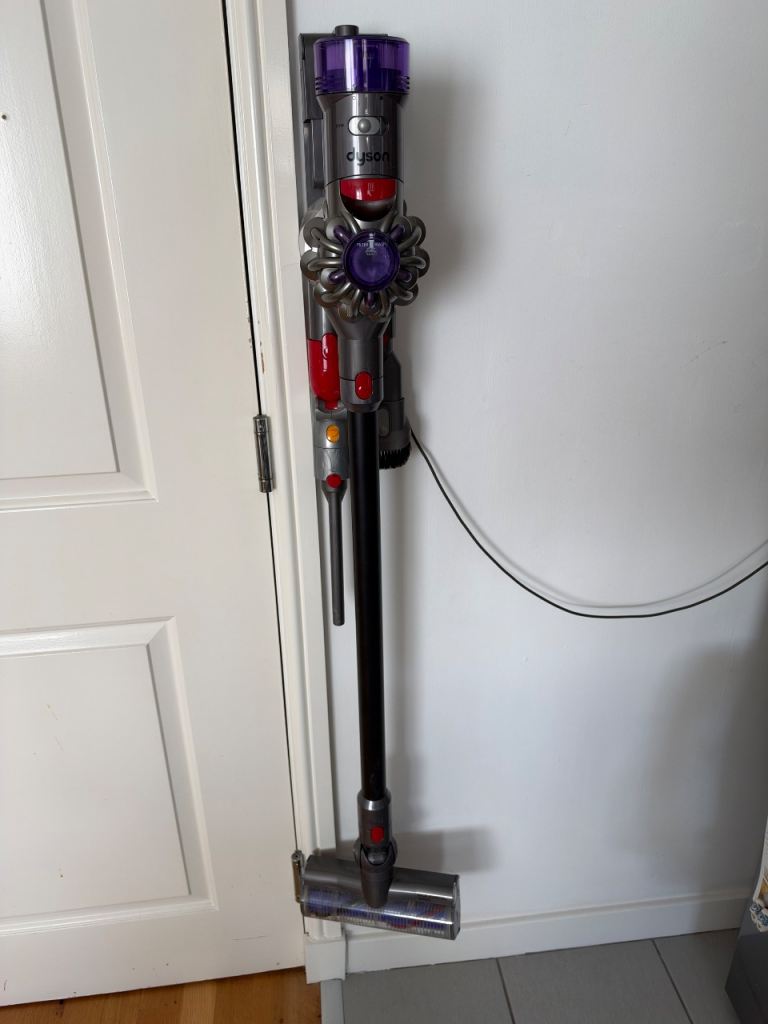 	
DYSON V8 Total Clean Cordless Vacuum Cleaner - Nickel & Black