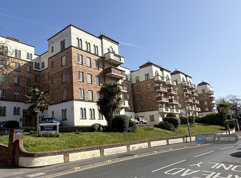 2 bedroom flat in Sea Road, Bournemouth, BH5 (2 bed) (#2855722)