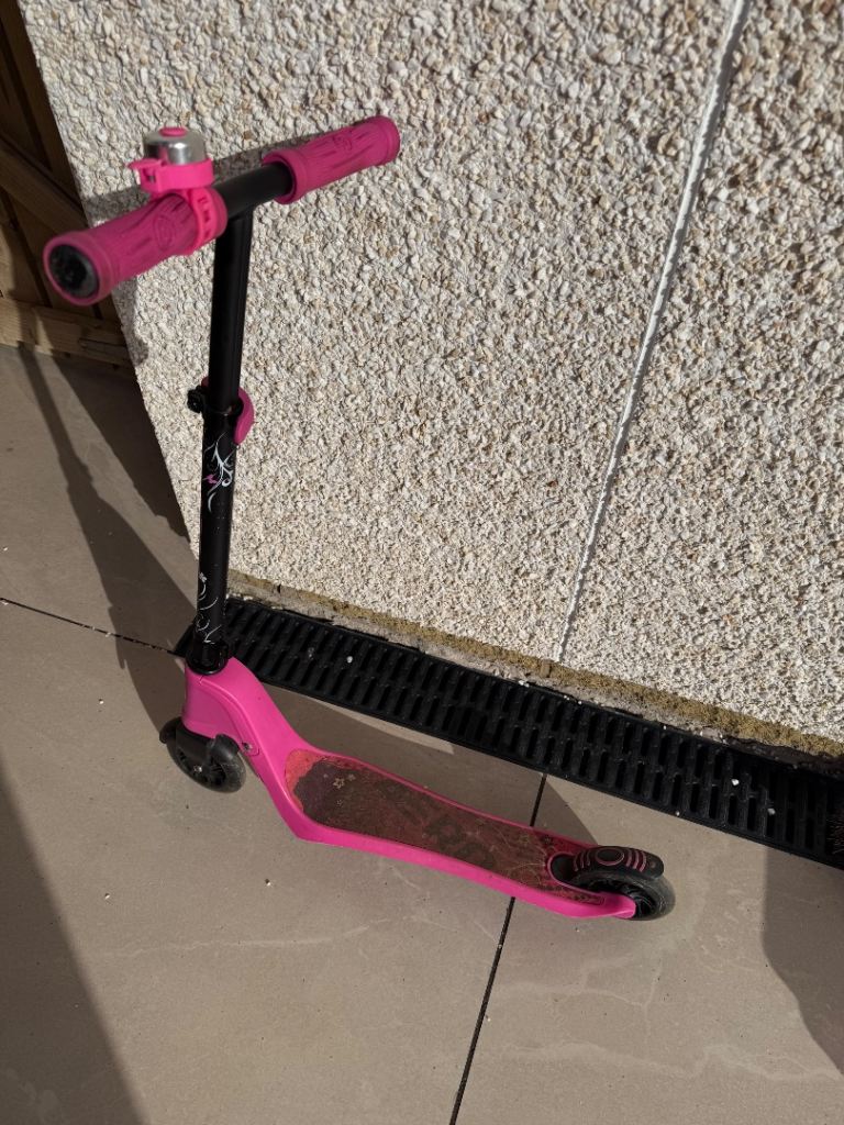 Pink Aero C1 Scooter with colour LED wheels 