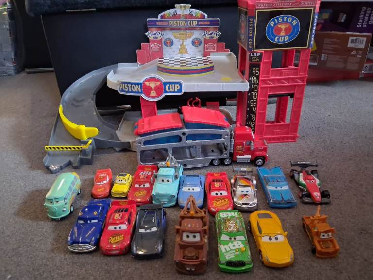 Lightning McQueen garage set with Mac truck,  17 official lightning McQueen diecast cars