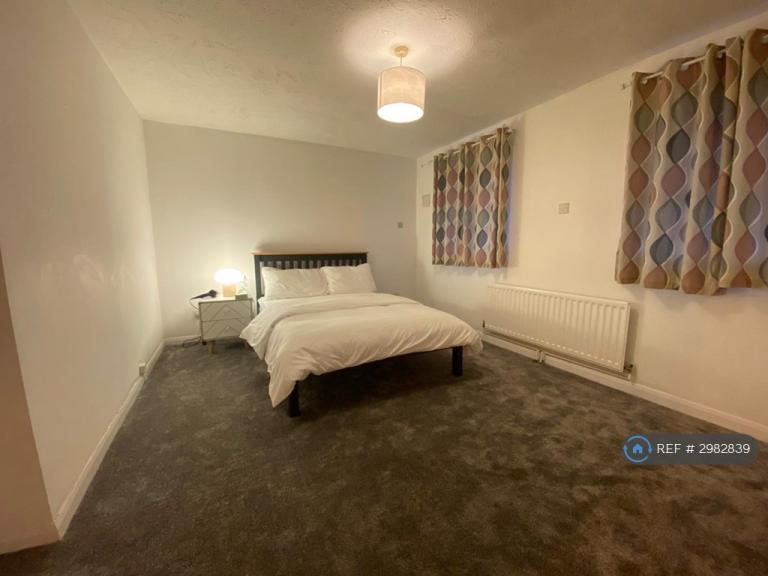 2 bedroom flat in Seymour Gardens, London, SE4 (2 bed) (#2982839)