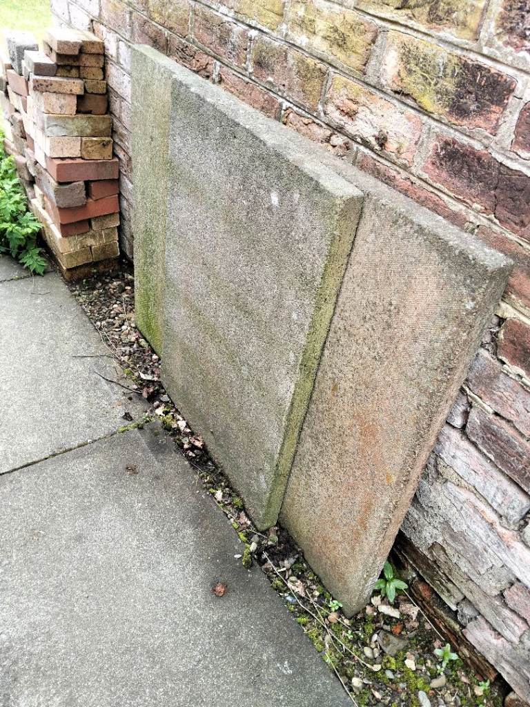 3 TRADITIONAL PAVING SLABS 