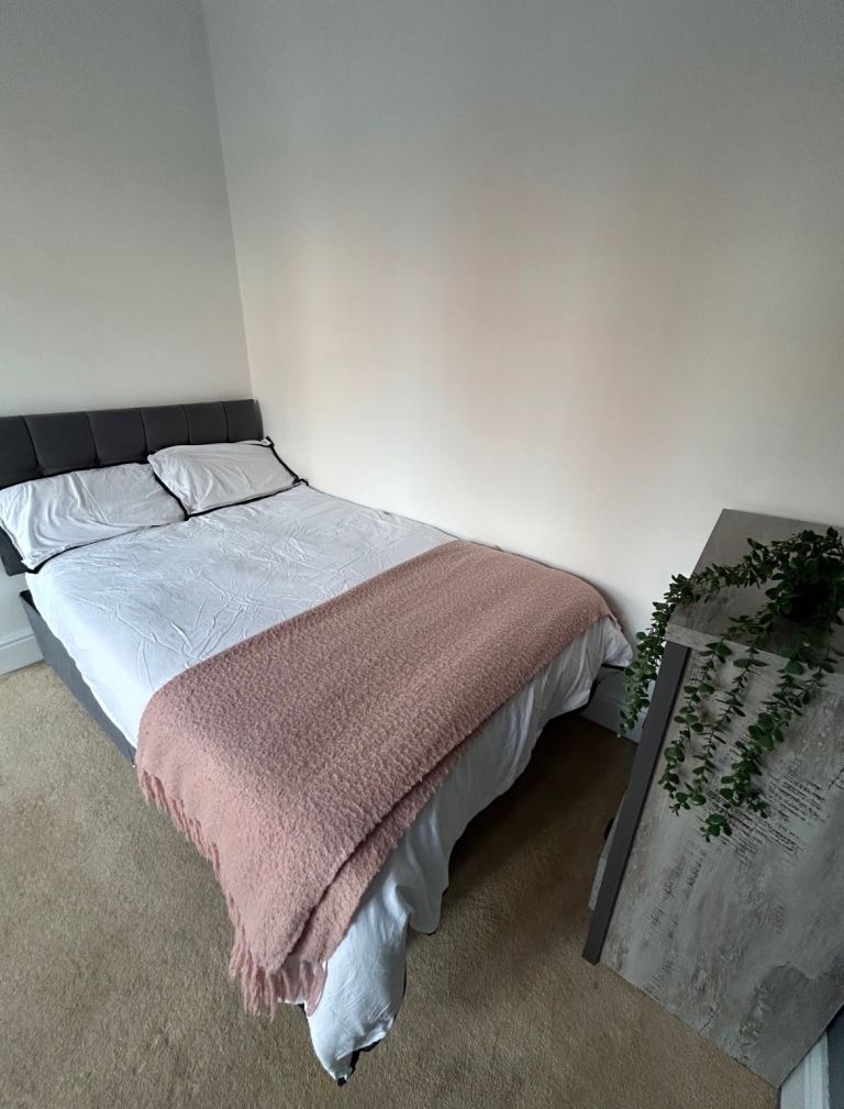Fully furnished room to rent 