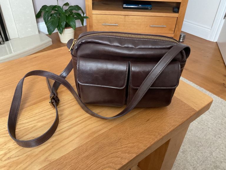 BRANDY MELVILLE BROWN CROSSBODY BAG