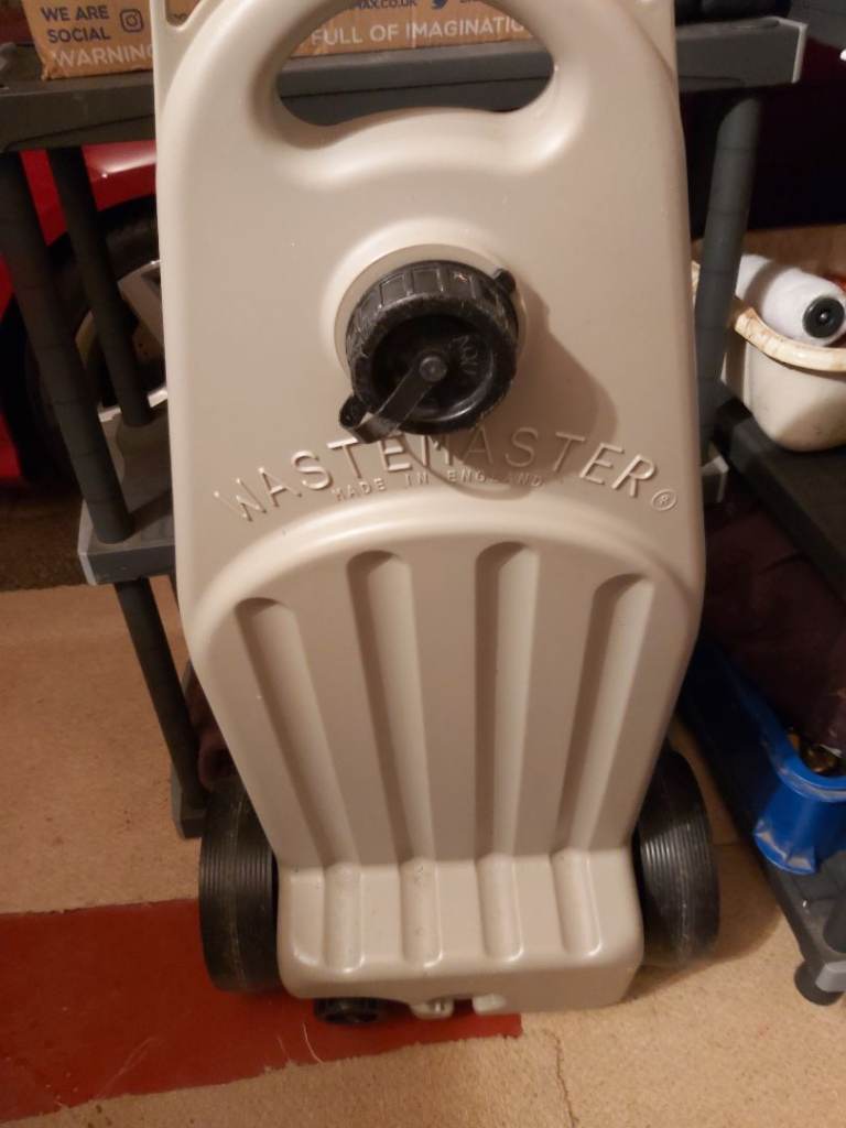 Caravan Grey wastehog for holding Caravan waste water with carry case