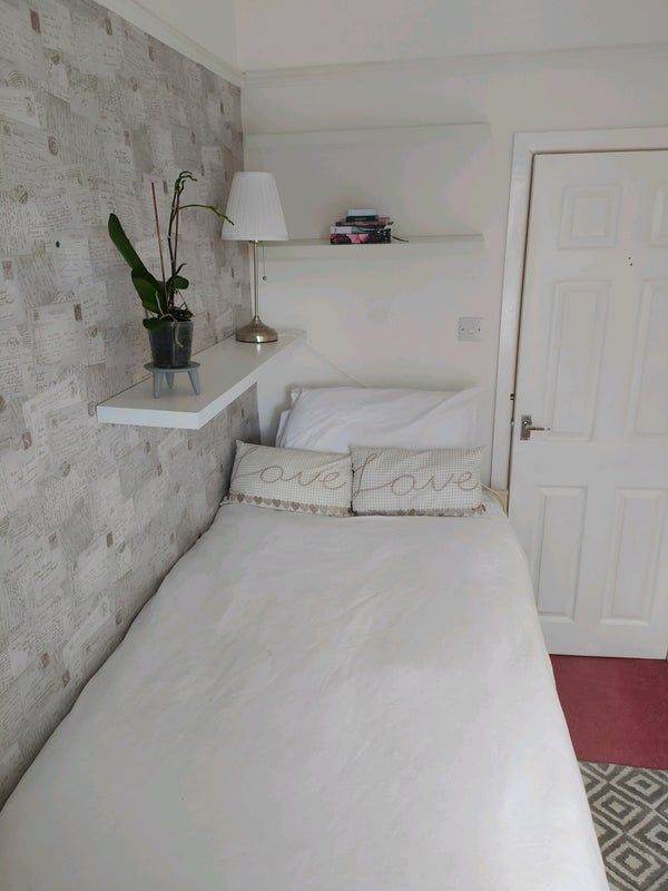 1 Single Beautifully Decorated Room