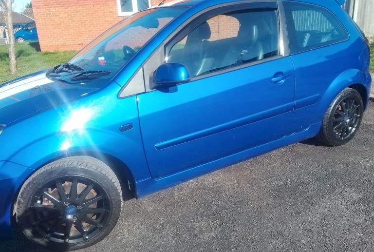 Performance blue ford fiesta mk6 ST 