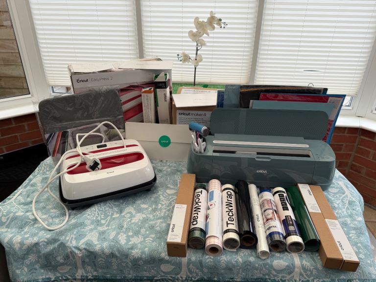 Cricut maker 4 and easy press 2 bundle with boxes