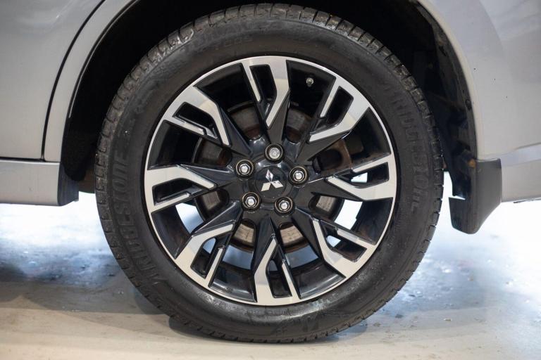 2017 Mitsubishi Outlander 2.0h 12kWh 4h SUV 5dr Petrol Plug-in Hybrid CVT 4WD Euro 6 (s/s) (200 p...