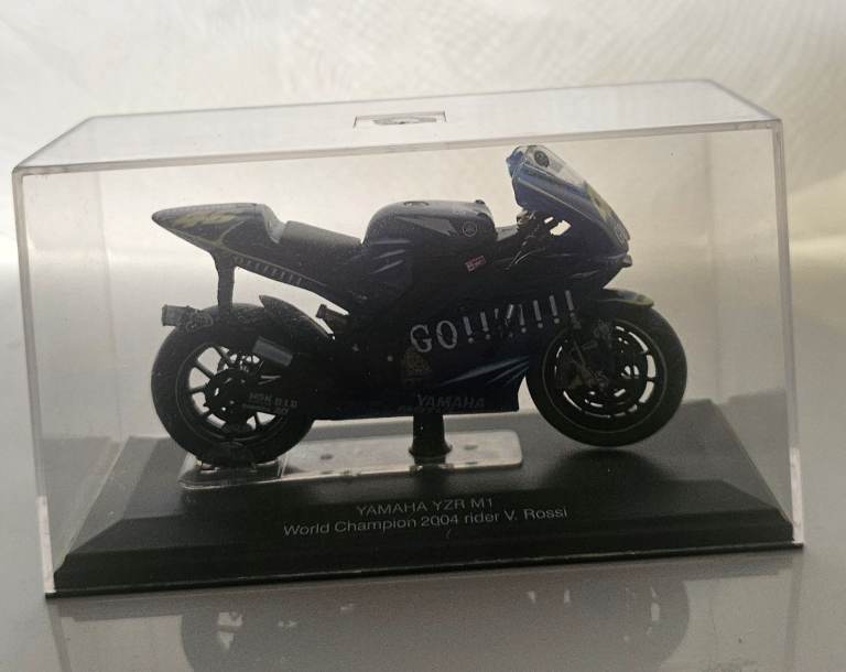 Yamaha YZR M1 Rossi World Champion 2004 Model