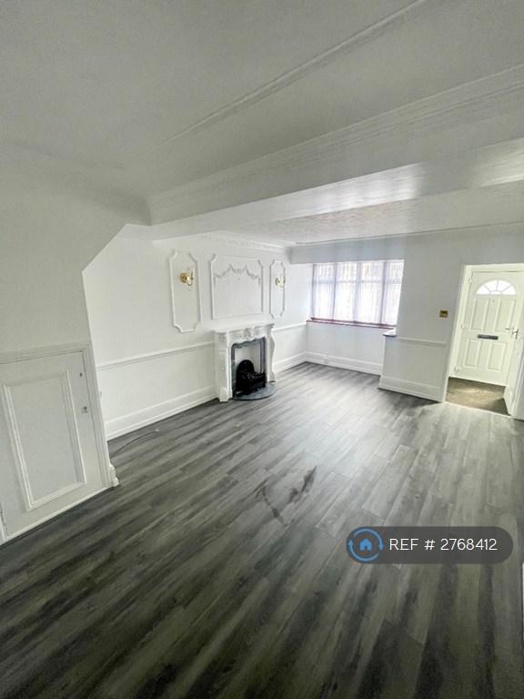 2 bedroom house in Elm Park Avenue, Hornchurch, RM12 (2 bed) (#2768412)