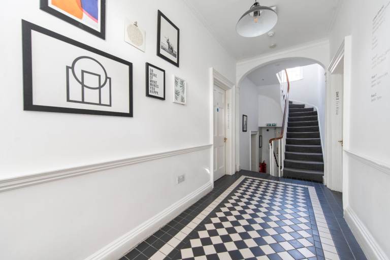 6 Person office in Dalston all inclusive with meeting rooms 