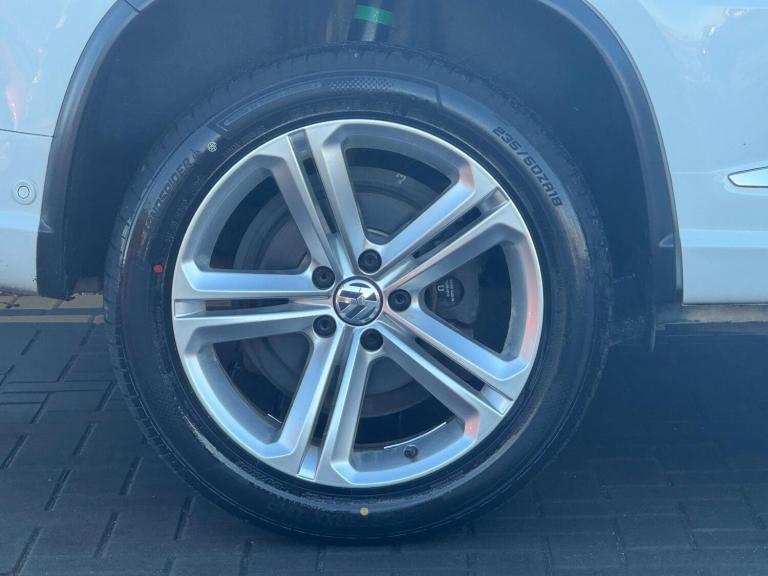 2015 Volkswagen Tiguan 2.0 TDI BlueMotion Tech R-Line DSG 4WD Euro 6 (s/s) 5dr ESTATE Diesel Auto...