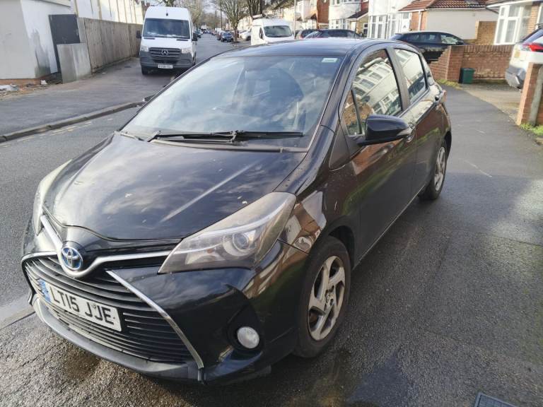 Toyota yaris 2015 automatic hybrid driven 87000 miles full Toyota service history 