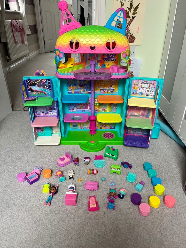 ****GONE**** New style Gabbys doll house 