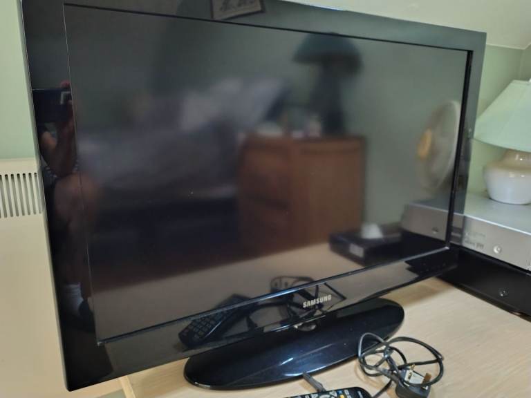 32 inch samsung TV