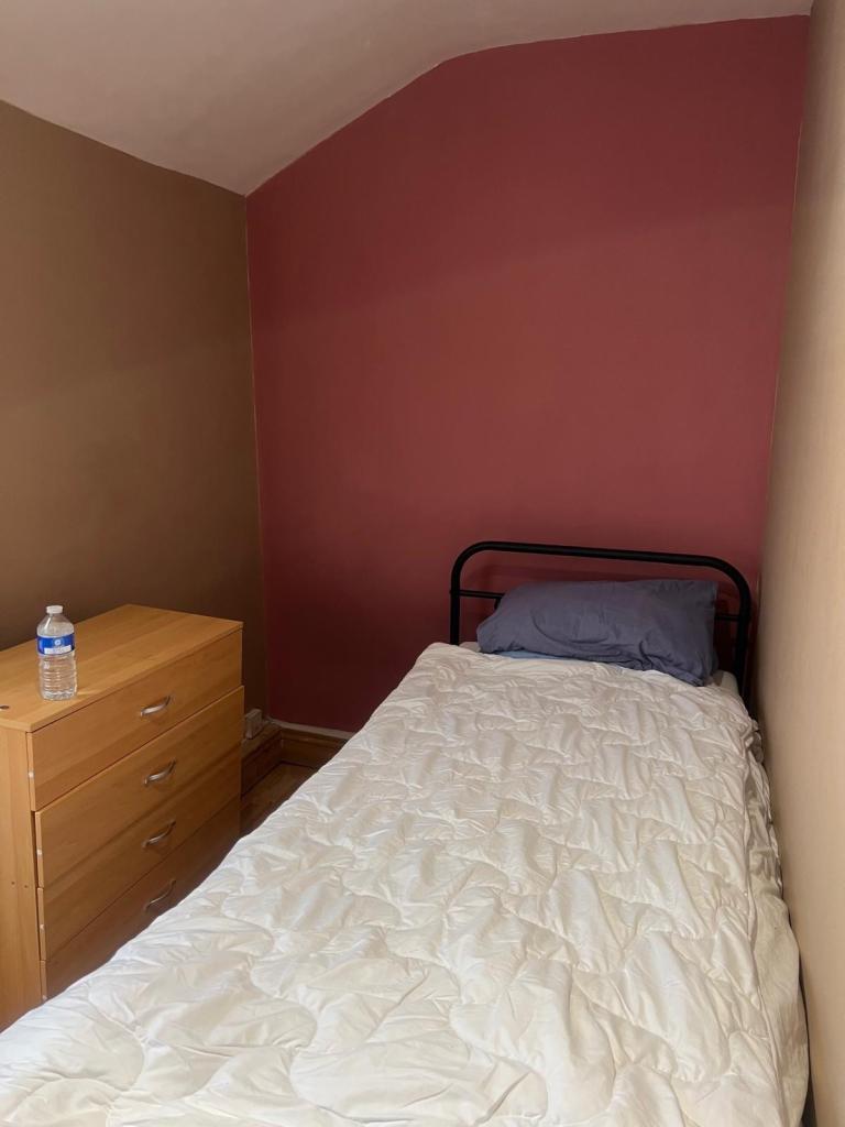 Single room in Streatham. Inclusive of all bills £650pcm. SW16 6DS .