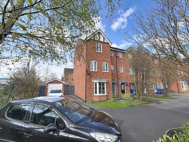 6 bedroom house in Godwin Way, Stoke-on-Trent, Staffordshire, ST4 6JS