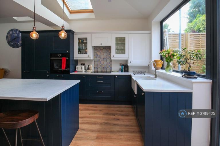 2 bedroom flat in Oglander Road, London, SE15 (2 bed) (#2789405)