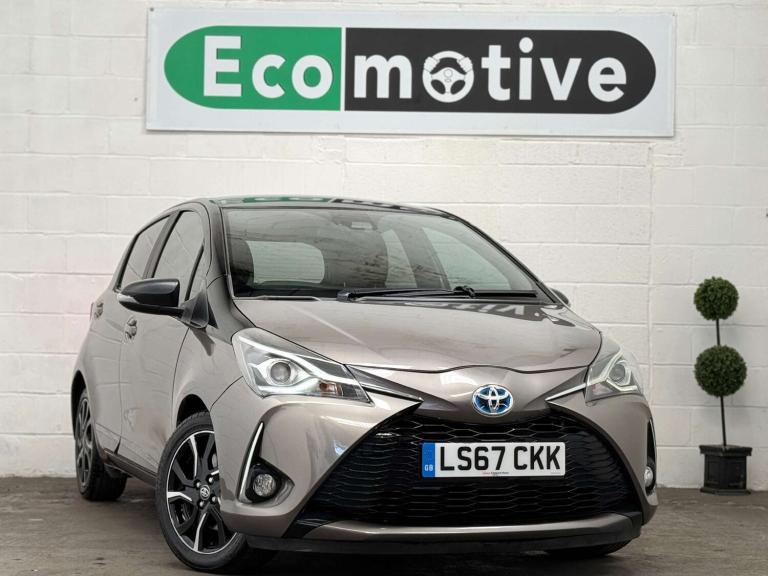 2017 Toyota Yaris 1.5 VVT-h Blue Bi-Tone Hatchback 5dr Petrol Hybrid E-CVT Euro 6 (s/s) (100  Hat...