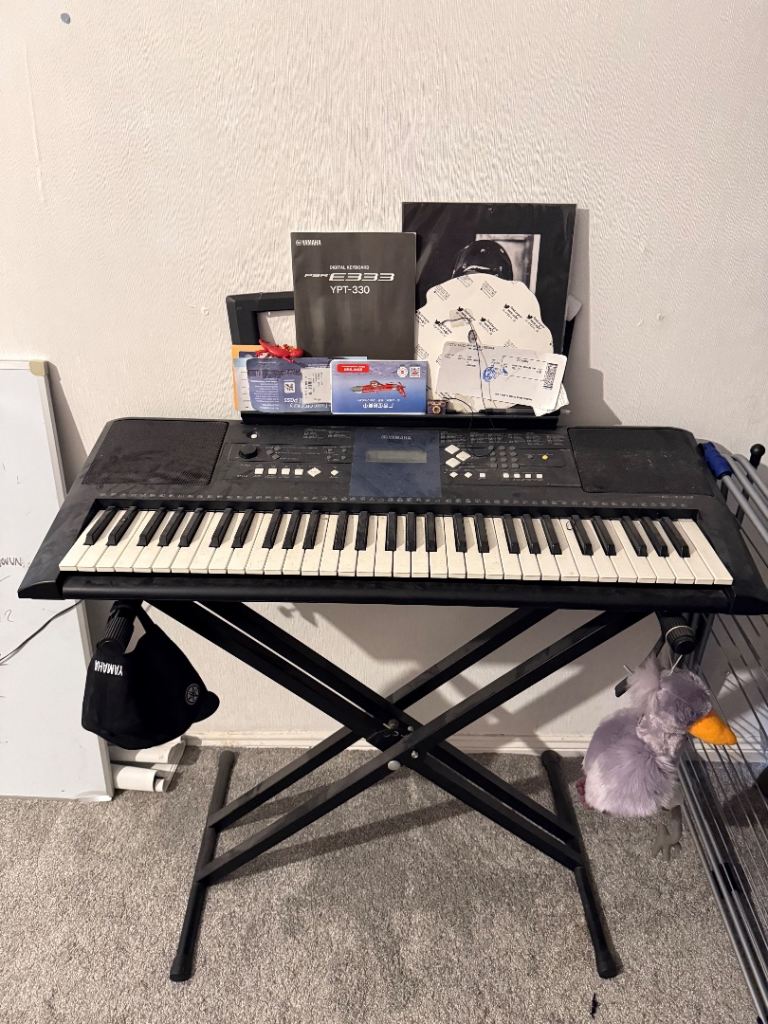 Yamaha ypt-330 electric keyboard